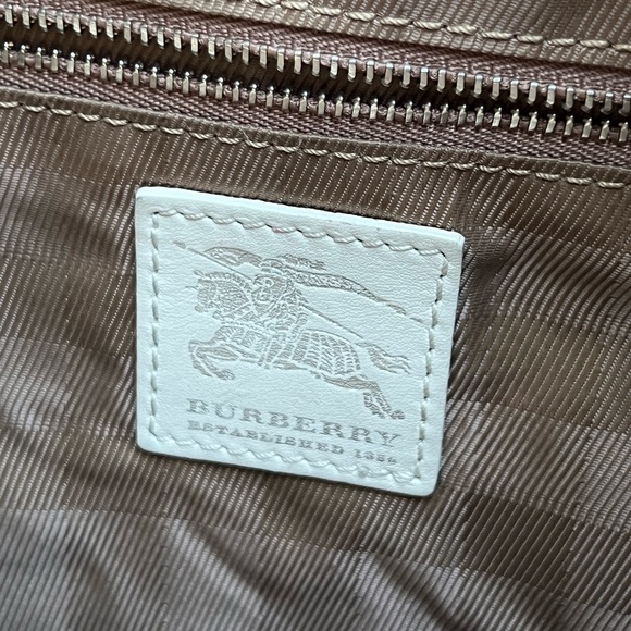 Burberry Hillgate White Leather Hobo Bag - Picture 8 of 15